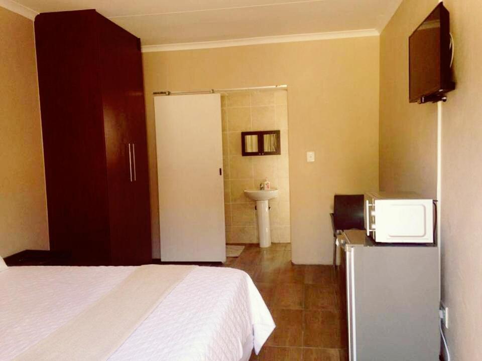 The Royal Haven Hotel Lichtenburg Buitenkant foto