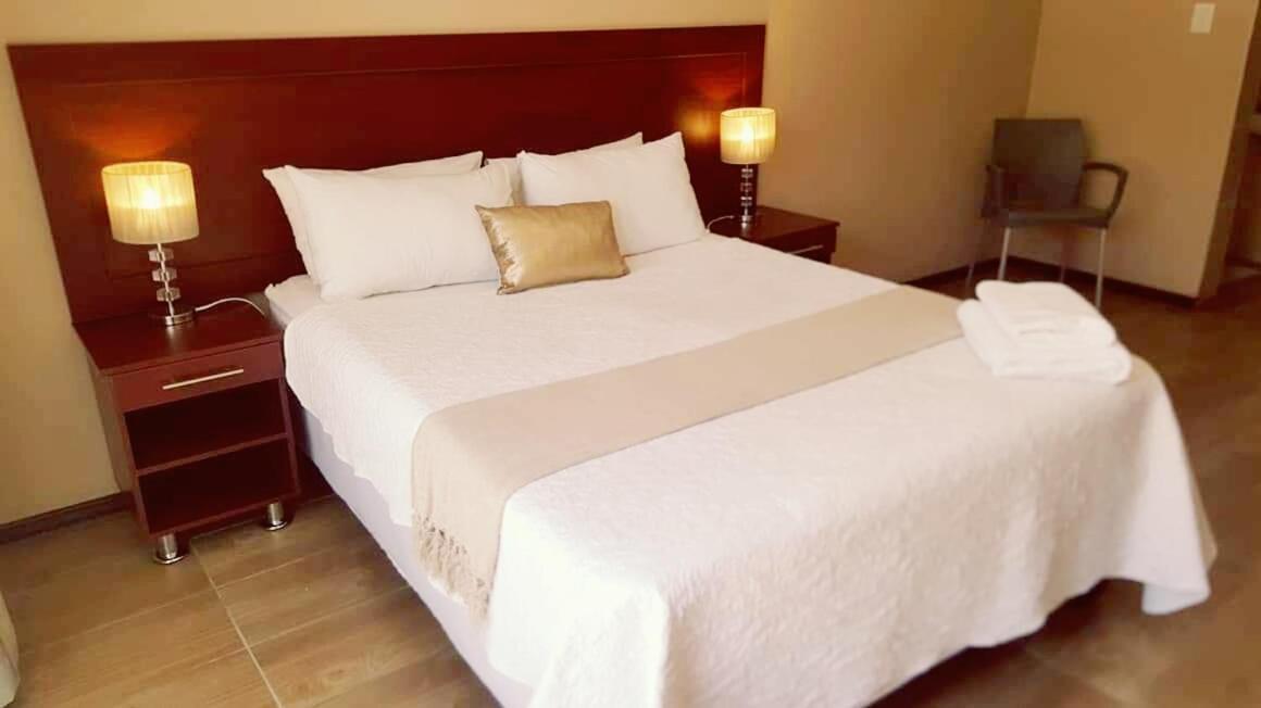 The Royal Haven Hotel Lichtenburg Buitenkant foto