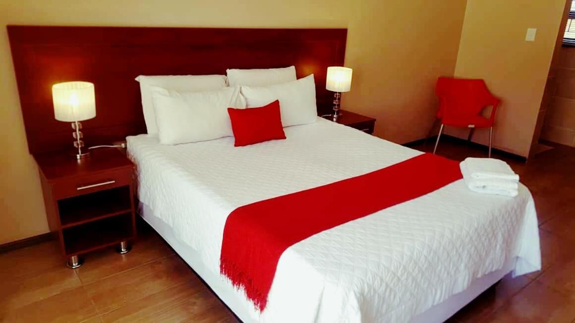 The Royal Haven Hotel Lichtenburg Buitenkant foto