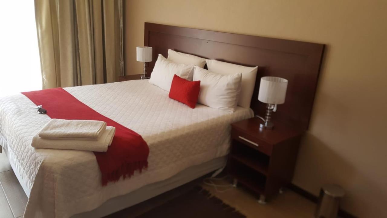 The Royal Haven Hotel Lichtenburg Buitenkant foto